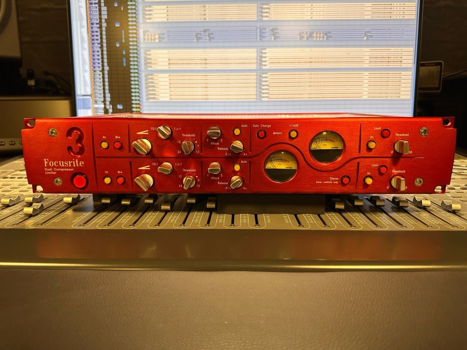 Focusrite Red 3 de segunda mano · Foto 1 de 2 · Illes Balears · 2100 €
