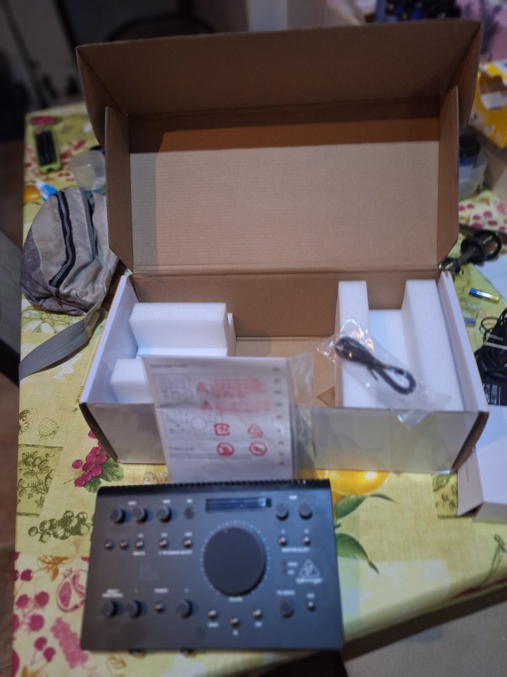 Behringer Studio L (Controlador de Monitores/Interfaz de Audio USB).