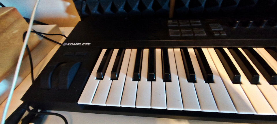 Native instruments komplete A61 de segunda mano · Foto 3 de 4 · Lleida · 100 €