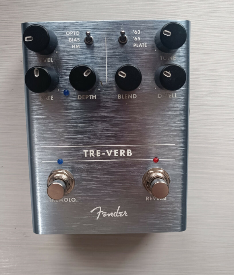 Fender Tre-Verb Reverb y Trémolo