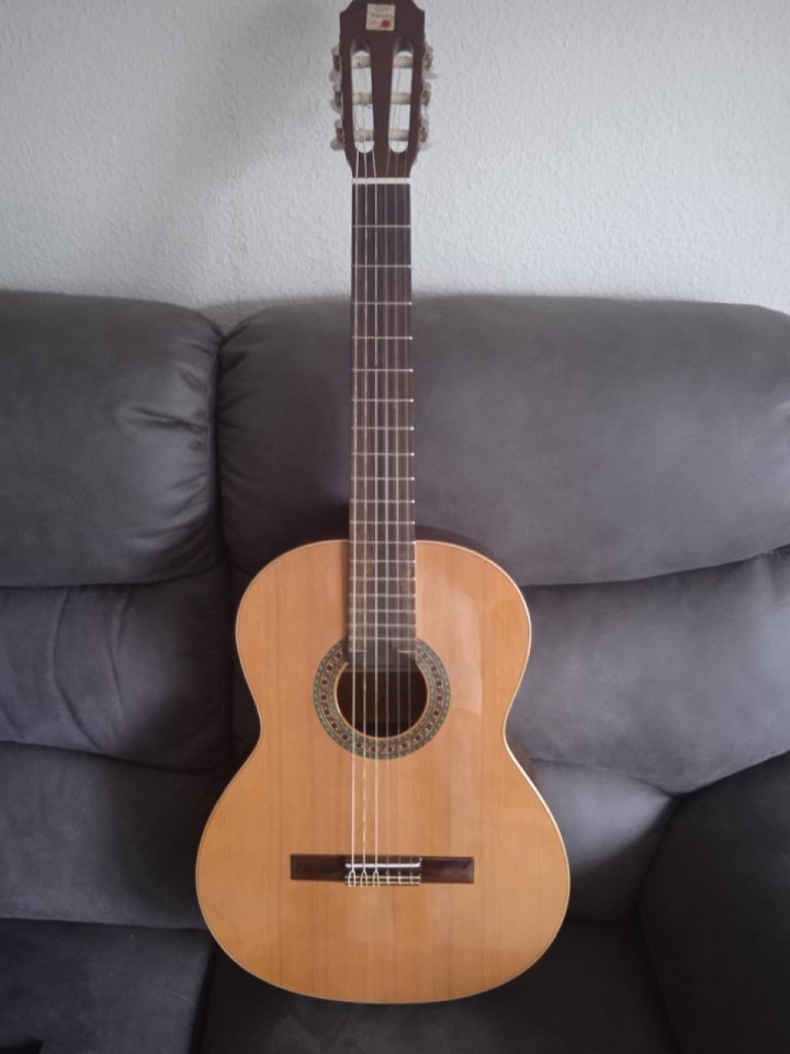 Guitarra Española ALHAMBRA 1C de segunda mano · Foto 1 de 6 · Córdoba · 170 €