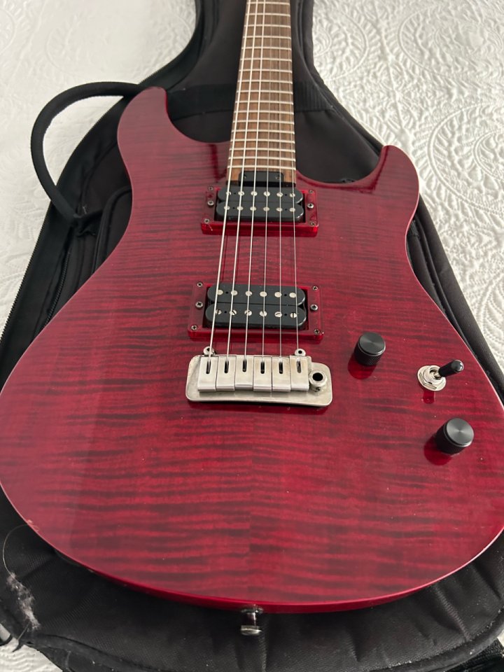 Yamaha RGX 620z transluced red de segunda mano · Foto 1 de 9 · Madrid · 300 €