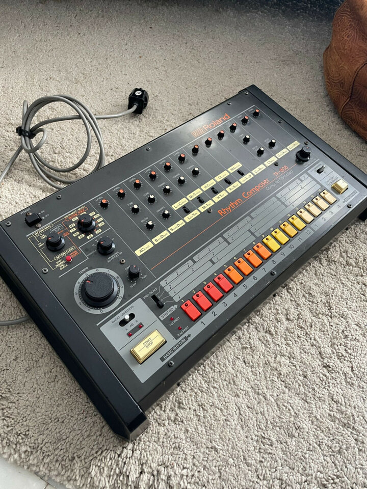 Roland TR-808 Rhythm con Midi Kenton