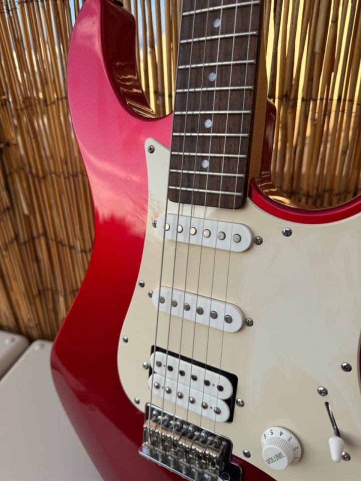 YAMAHA Pacifica 112 Red