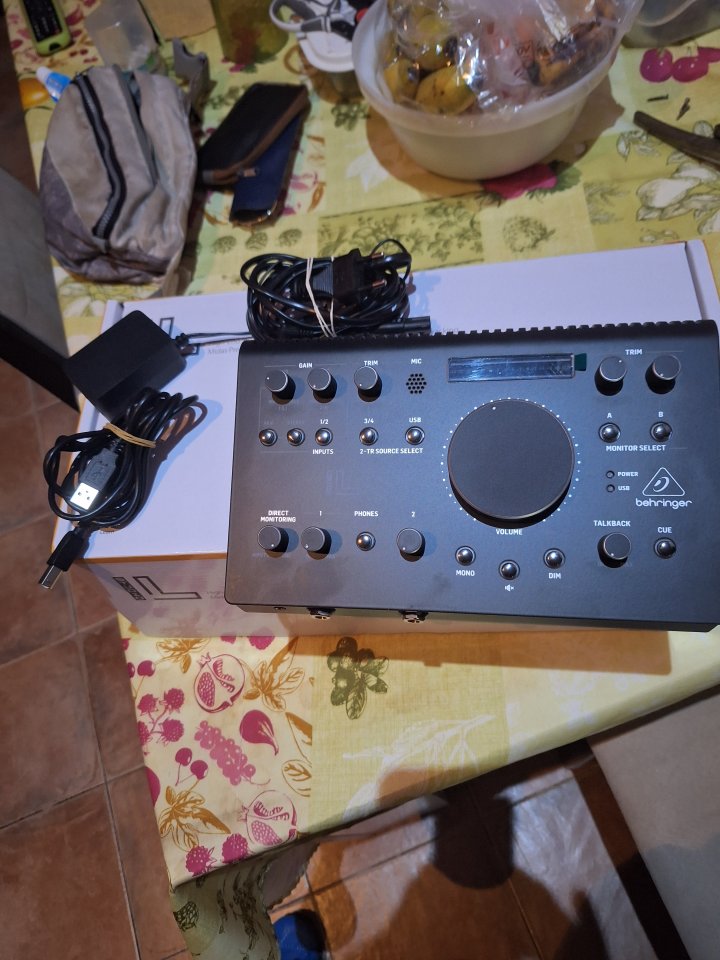 Behringer Studio L (Controlador de Monitores/Interfaz de Audio USB).