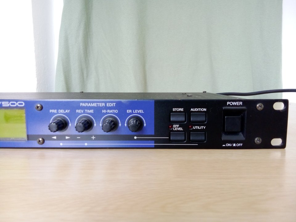 Reverb Yamaha REV500