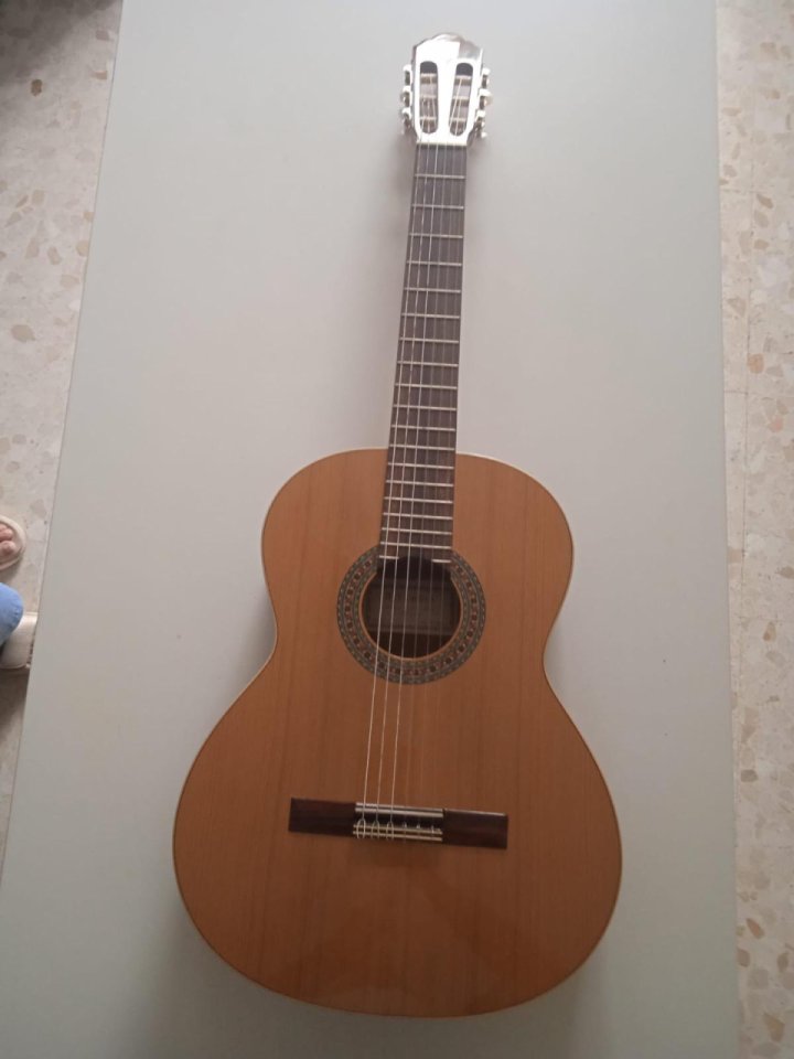 Guitarra Española ALHAMBRA 1C de segunda mano · Foto 2 de 6 · Córdoba · 170 €