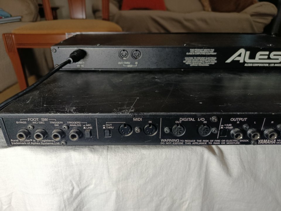 Yamaha SPX 1000 + Alesis Data Disk ENVIO INCLUIDO de segunda mano · Foto 5 de 6 · Jaén · 220 €