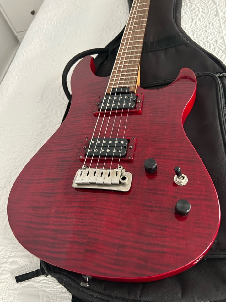 Yamaha RGX 620z transluced red de segunda mano · Foto 2 de 9 · Madrid · 300 €
