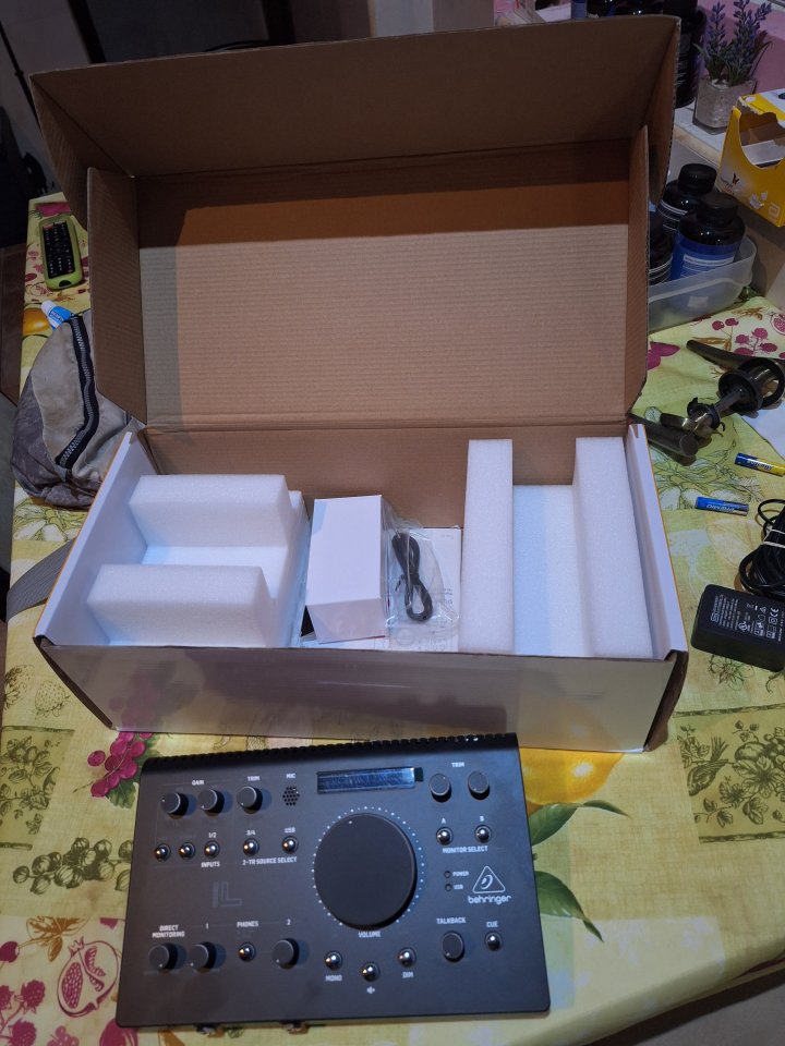 Behringer Studio L (Controlador de Monitores/Interfaz de Audio USB).