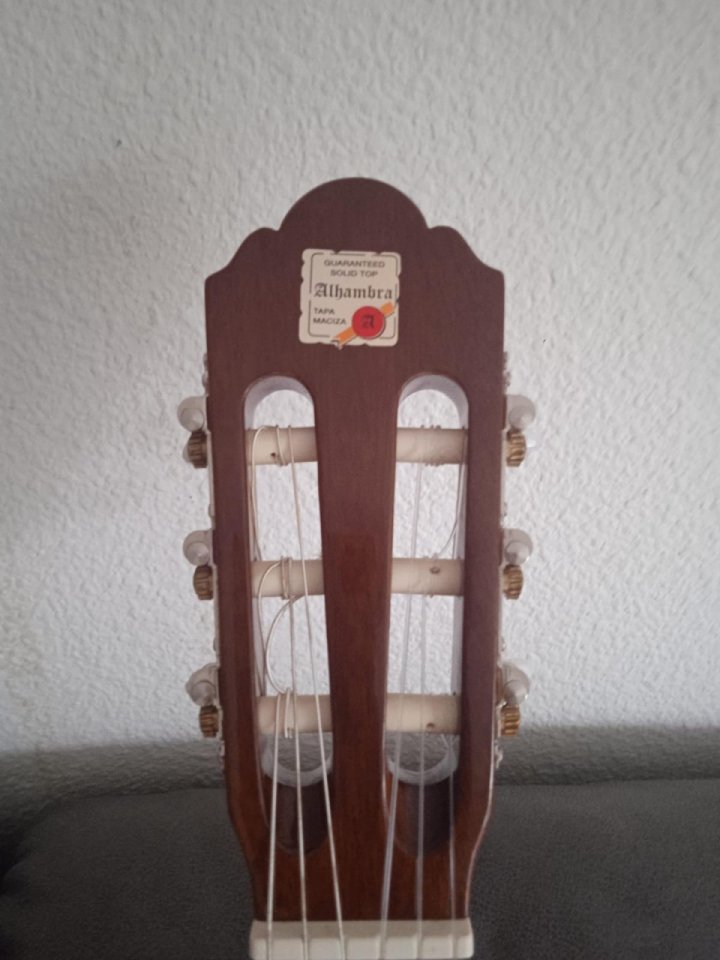 Guitarra Española ALHAMBRA 1C de segunda mano · Foto 3 de 6 · Córdoba · 170 €