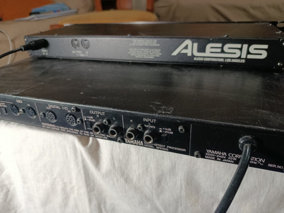 Yamaha SPX 1000 + Alesis Data Disk ENVIO INCLUIDO de segunda mano · Foto 6 de 6 · Jaén · 220 €