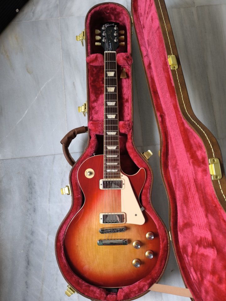 Gibson Les Paul Deluxe 2021 de segunda mano · Foto 1 de 5 · Sevilla · 1500 €