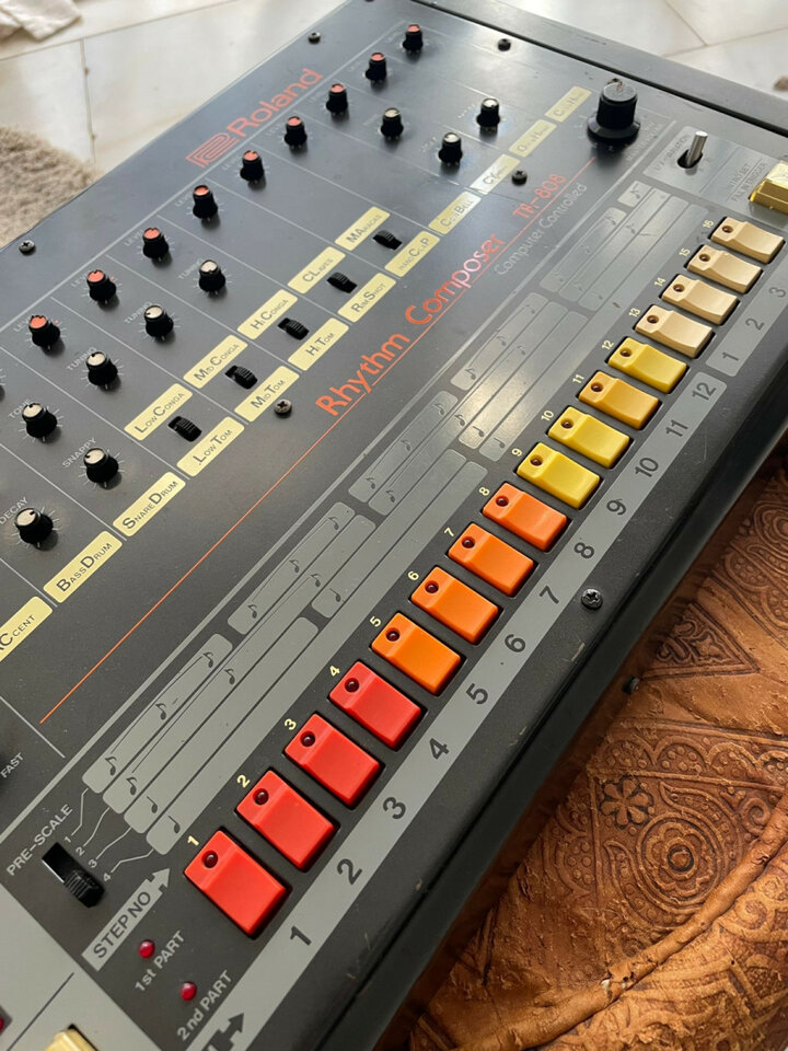 Roland TR-808 Rhythm con Midi Kenton