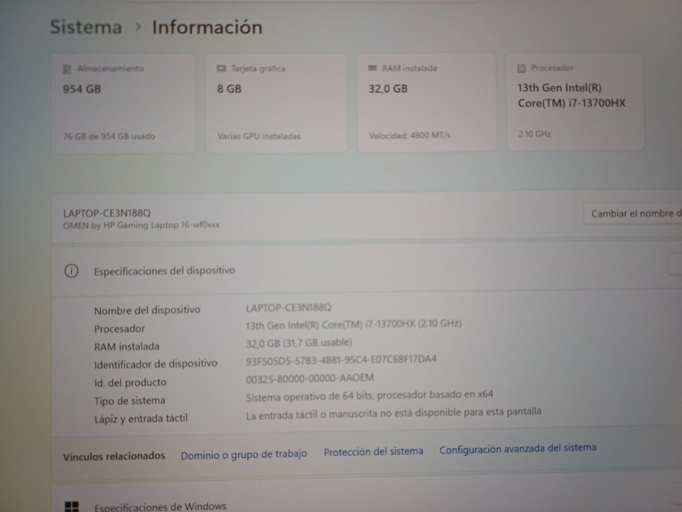 Ordenador portátil HP OMEN 16, Intel i-7 32Gb RAM, NVIDIA RTX 4070, 1Tb SSD de segunda mano · Foto 3 de 8 · Valencia · 900 €