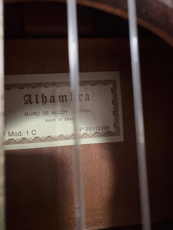 Guitarra Española ALHAMBRA 1C de segunda mano · Foto 4 de 6 · Córdoba · 170 €