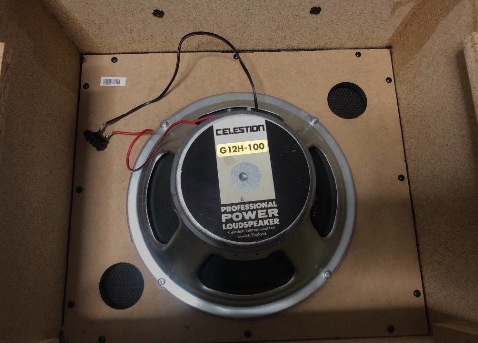 Pantalla marshall 1x12 celestion g12h 100 de segunda mano · Foto 2 de 2 · Ciudad Real · 200 €