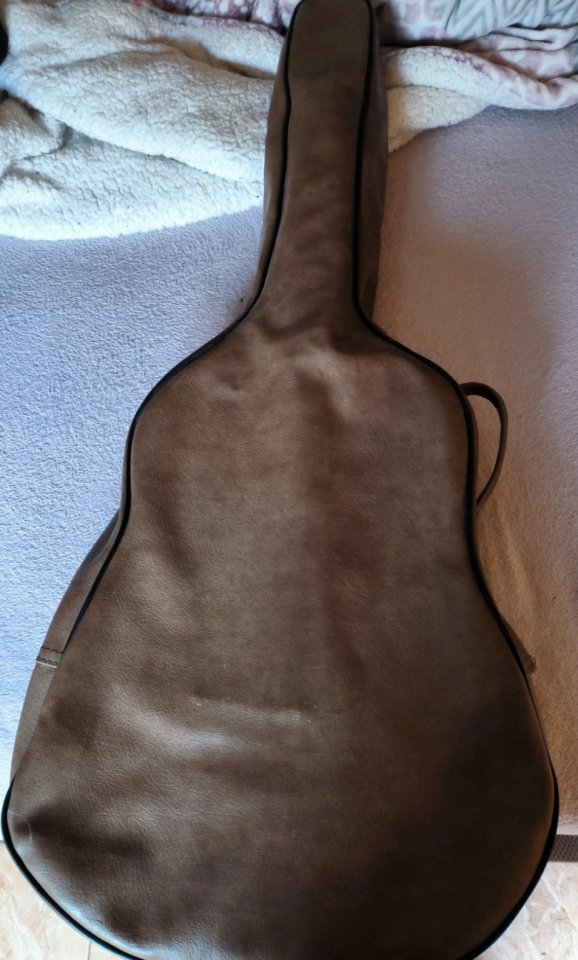 Guitarra acústica antigua de estudio de segunda mano · Foto 3 de 5 · Almería · 250 €