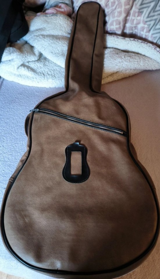 Guitarra acústica antigua de estudio de segunda mano · Foto 4 de 5 · Almería · 250 €