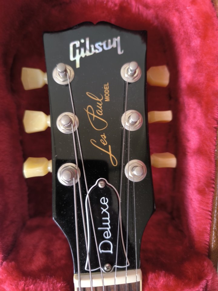 Gibson Les Paul Deluxe 2021 de segunda mano · Foto 3 de 5 · Sevilla · 1500 €