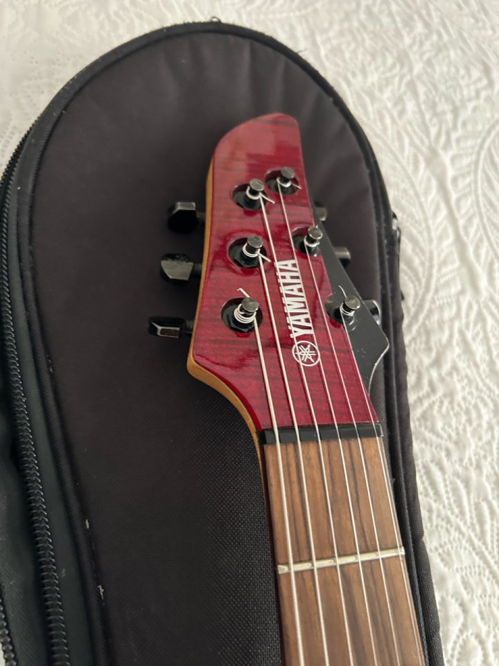 Yamaha RGX 620z transluced red de segunda mano · Foto 6 de 9 · Madrid · 300 €