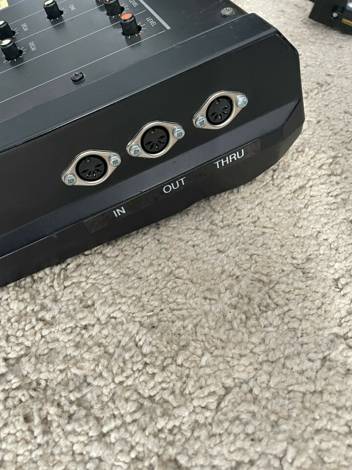 Roland TR-808 Rhythm con Midi Kenton