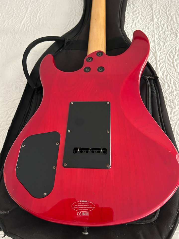 Yamaha RGX 620z transluced red de segunda mano · Foto 7 de 9 · Madrid · 300 €