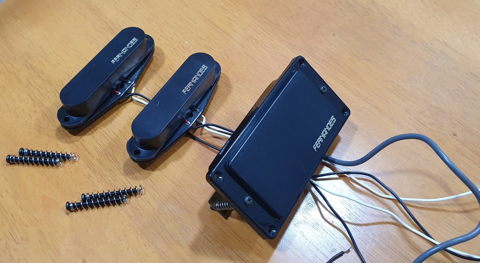 Set Pastillas Guitarra Fernandes Japan Stratocaster de segunda mano · Foto 1 de 10 · Valencia · 129 €