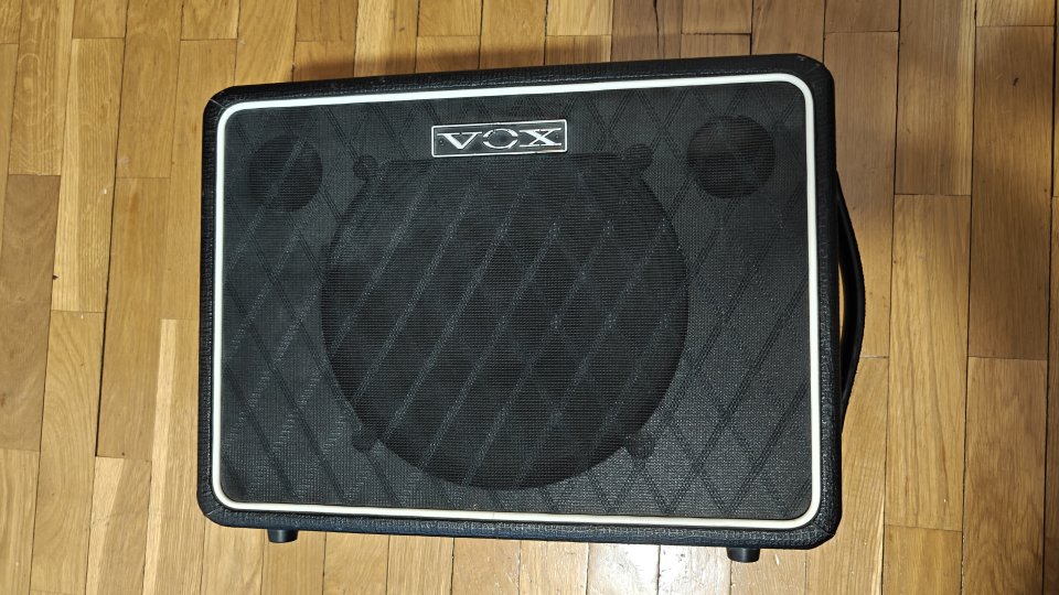 Pantalla Vox 1x10 con altavoz Eminence legend