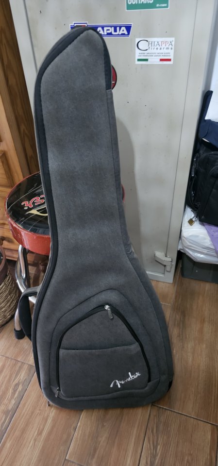 FENDER Stratocaster AMERICAN PERFORMER ,Ltd y del 75 aniversario,, de segunda mano · Foto 9 de 9 · Sevilla · 1000 €