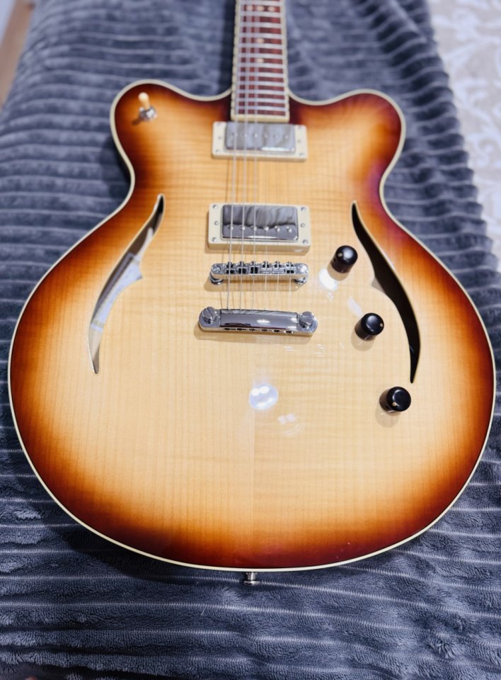 Höfner Verythin CT Deluxe Special SB de segunda mano · Foto 2 de 7 · SC Tenerife · 480 €