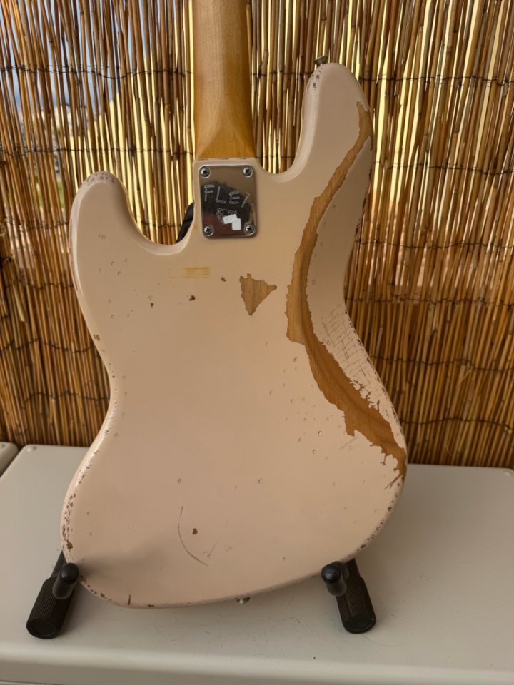 [Reservado] Fender Flea Sig Bass RDWRN SHP