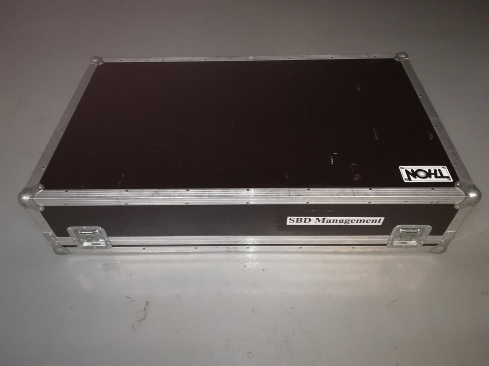 SOUNDCRAFT LX7ii 32ch + flightcase