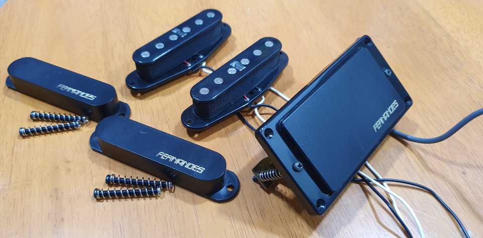 Set Pastillas Guitarra Fernandes Japan Stratocaster de segunda mano · Foto 3 de 10 · Valencia · 129 €