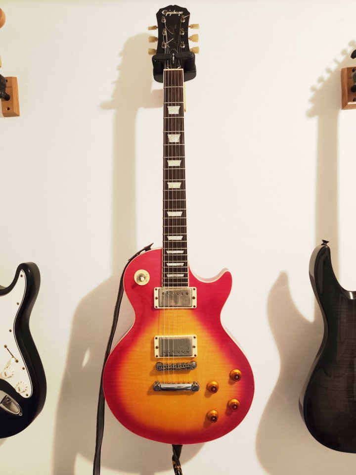 Epiphone Les Paul Standard Republica Checa Bohemia de segunda mano · Foto 1 de 3 · Barcelona · 600 €
