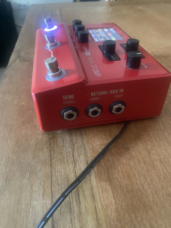 Pedal HX Stomp Edición Limitada Rojo de segunda mano · Foto 3 de 6 · Alicante · 400 €