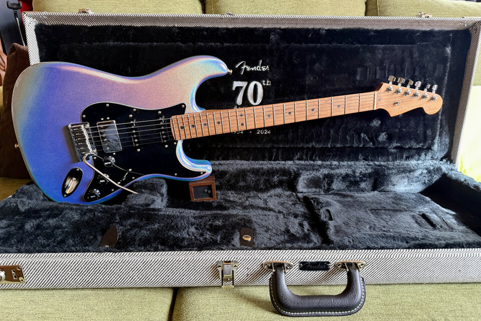 Guitarra FENDER AMERICAN ULTRA STRATOCASTER HSS 70º ANIVERSARIO Amethyst