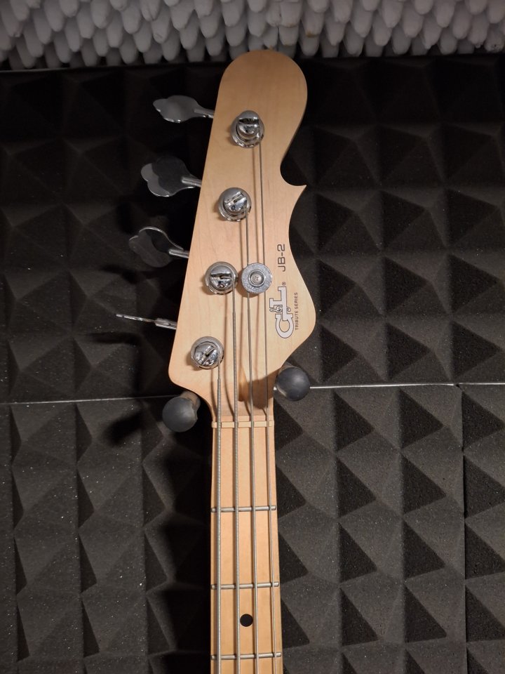 Bajo G&L JB 2