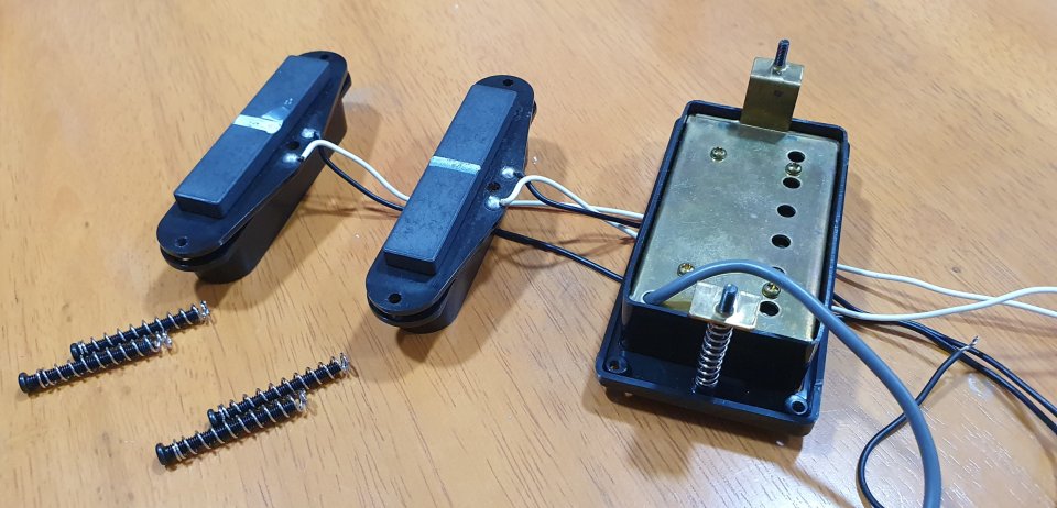 Set Pastillas Guitarra Fernandes Japan Stratocaster de segunda mano · Foto 4 de 10 · Valencia · 129 €