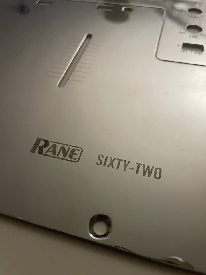 Rane 62 faceplate cromado de segunda mano · Foto 2 de 7 · Barcelona · 200 €