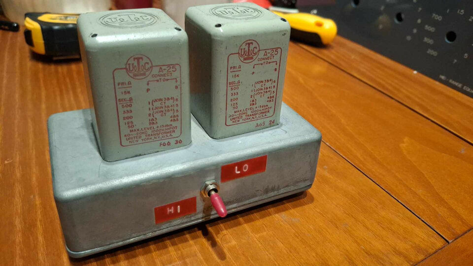 caja stereo con UTC A25 transformadores para mix buss