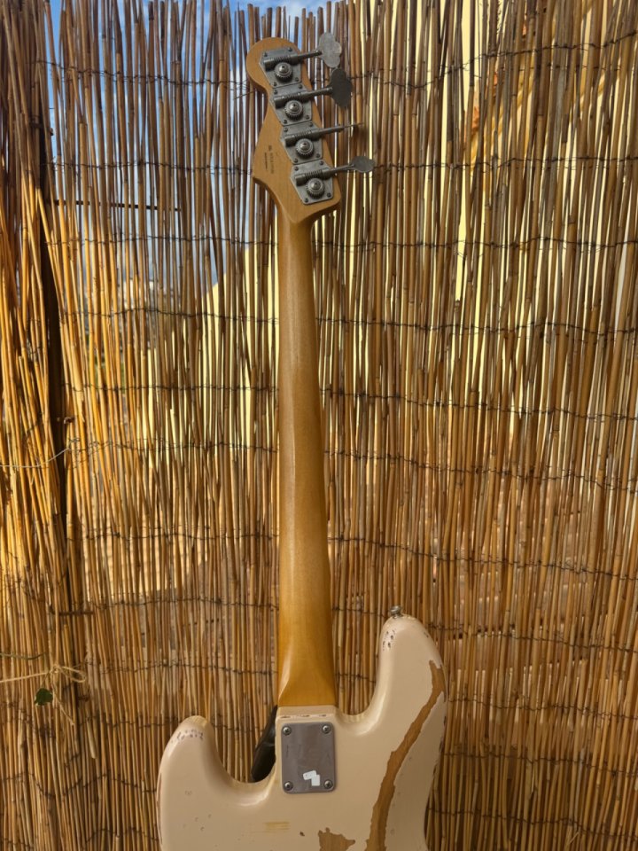 [Reservado] Fender Flea Sig Bass RDWRN SHP