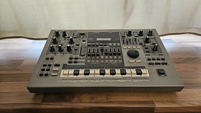 Roland MC 505