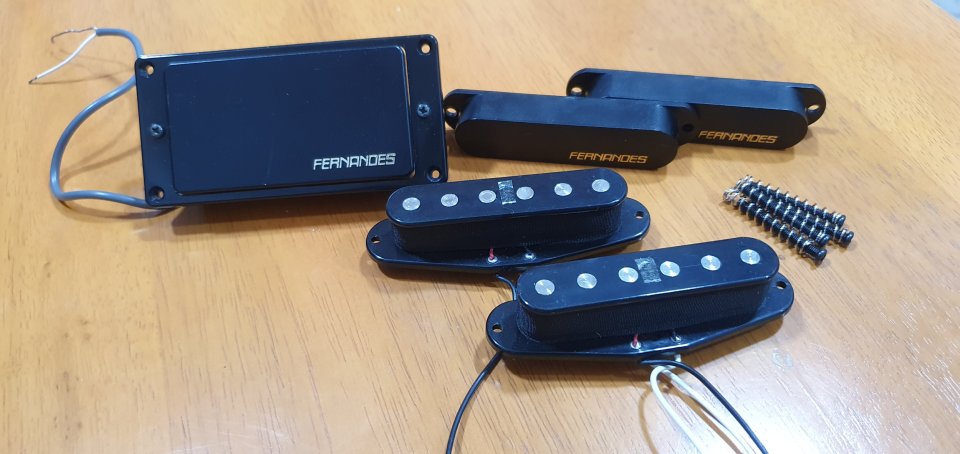 Set Pastillas Guitarra Fernandes Japan Stratocaster de segunda mano · Foto 10 de 10 · Valencia · 129 €