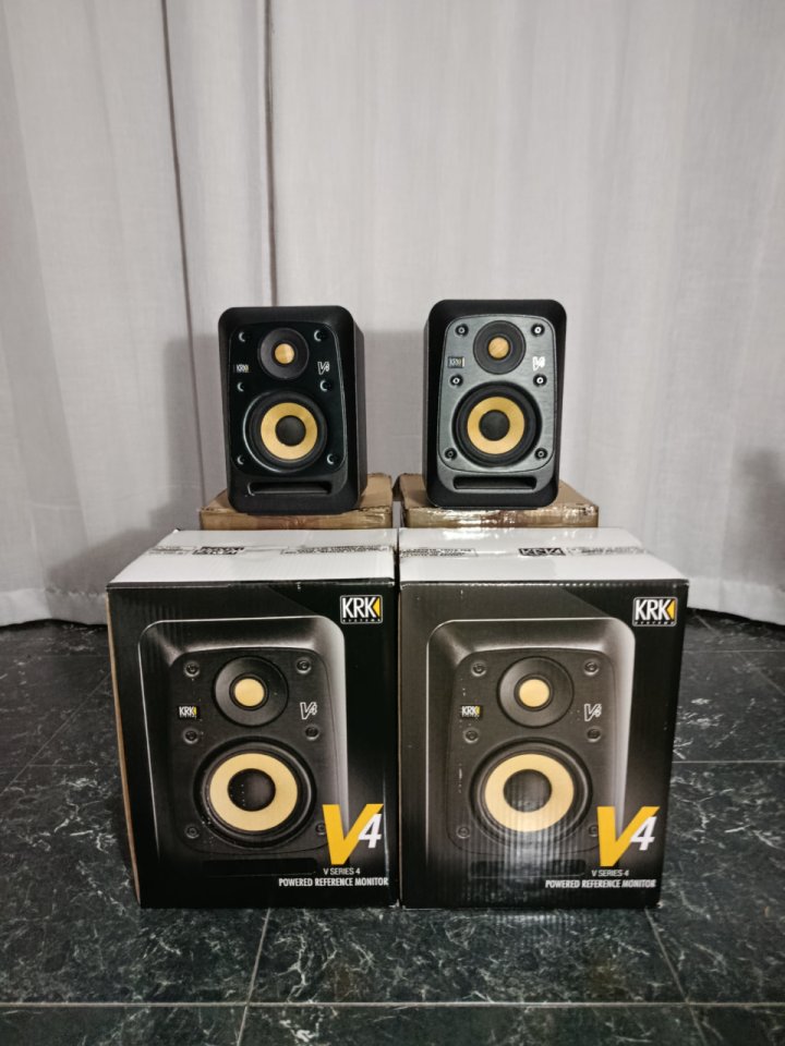 KRK V4 Serie 4 Envio Incluido de segunda mano · Foto 1 de 2 · Jaén · 470 €