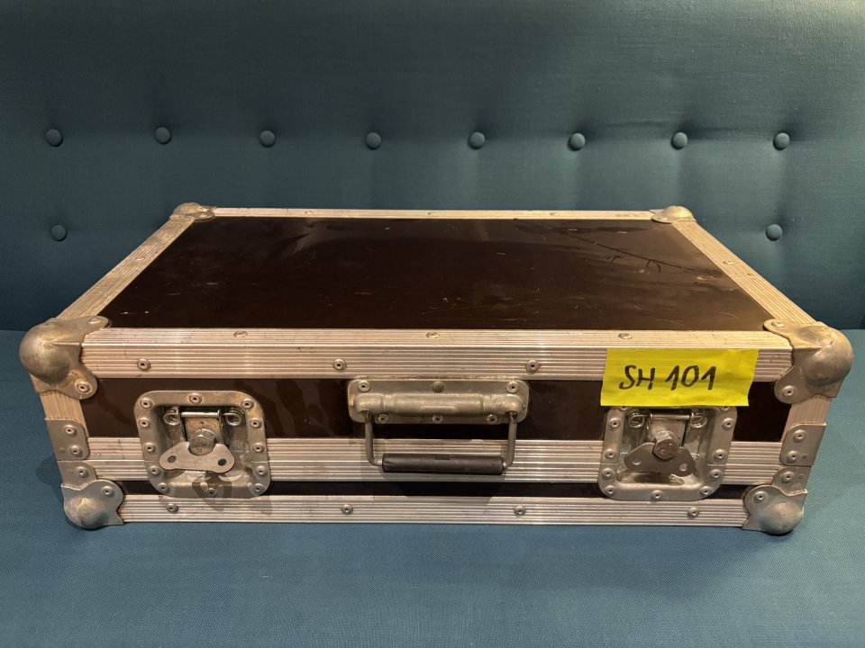 Roland SH-101 + Flightcase