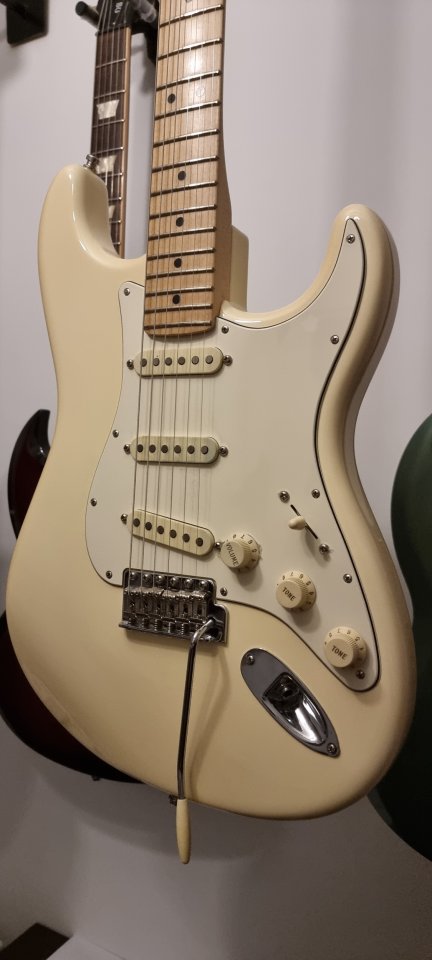 Fender Stratocaster American Performer de segunda mano · Foto 2 de 5 · Madrid · 1150 €