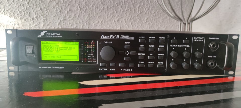 Fractal Axe Fx II + Thon Case