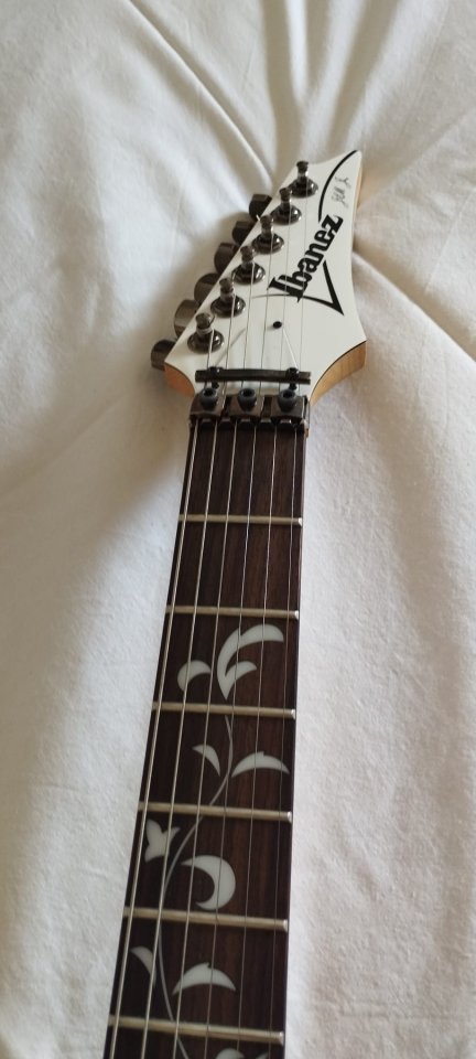 Ibanez - jem 555 WH de segunda mano · Foto 5 de 8 · Palencia · 700 €