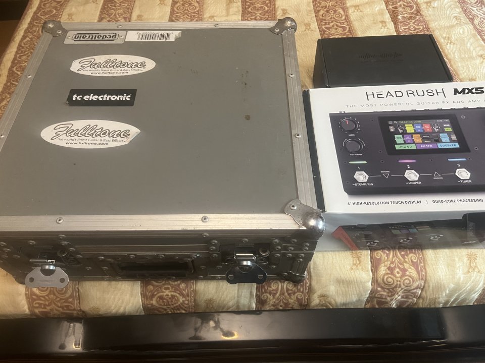Headrush Mx5+Etapa Hotone+Pedaltrain JR de segunda mano · Foto 4 de 5 · A Coruña